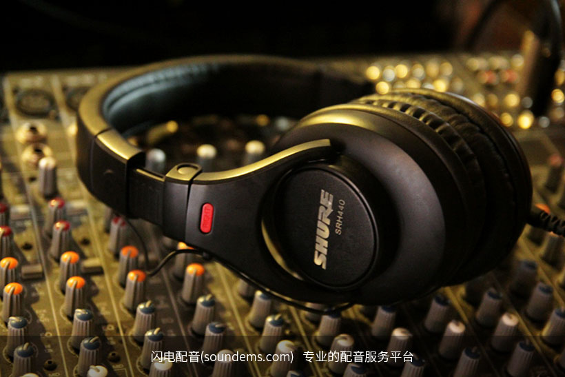 headphones-403691_1920.jpg